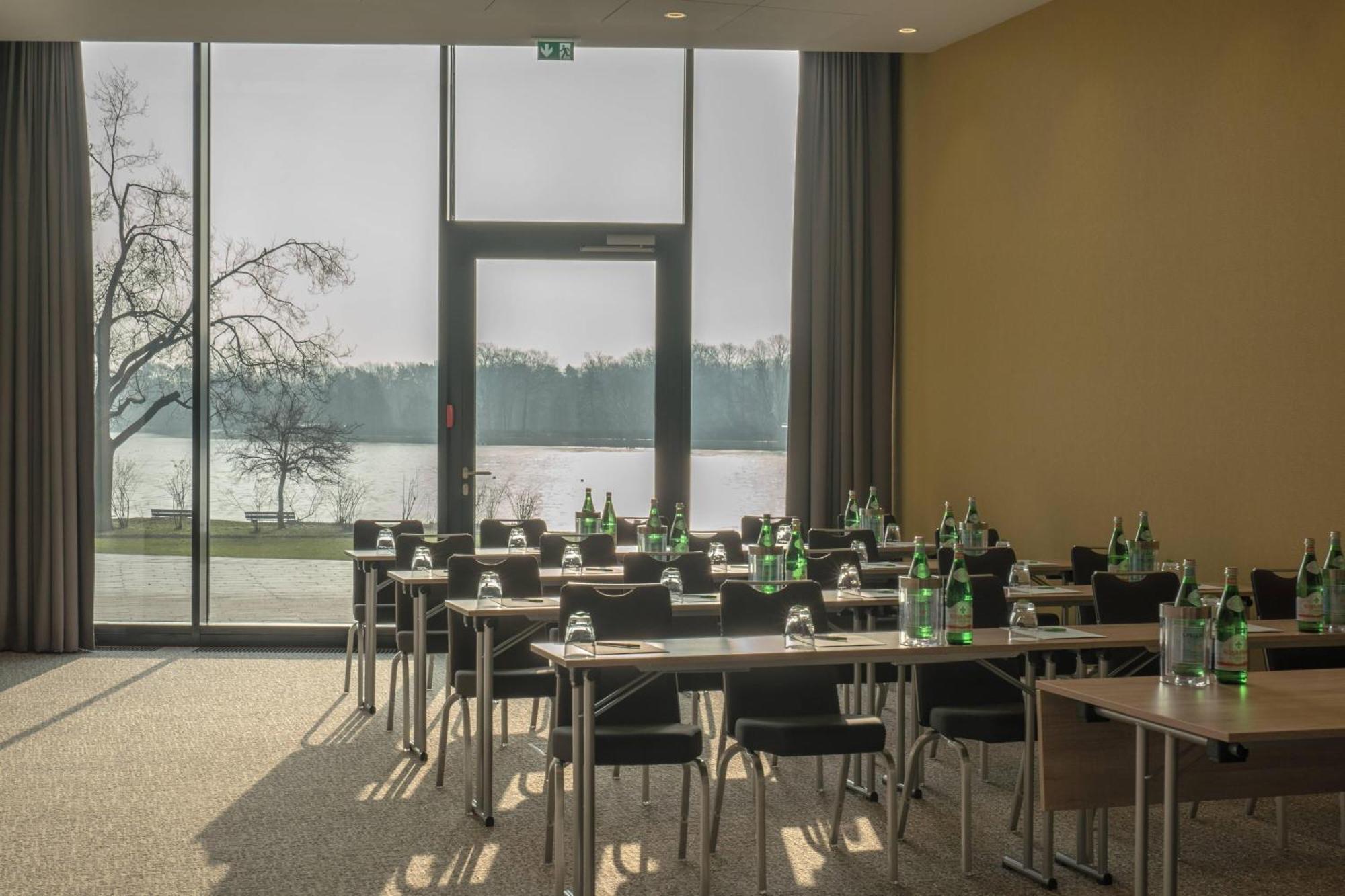Courtyard By Marriott Wolfsburg Hotel Exterior photo