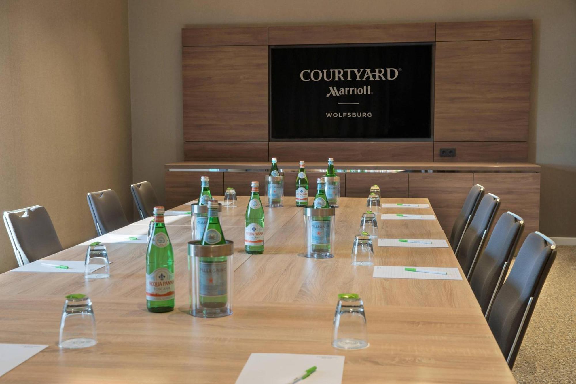Courtyard By Marriott Wolfsburg Hotel Exterior photo