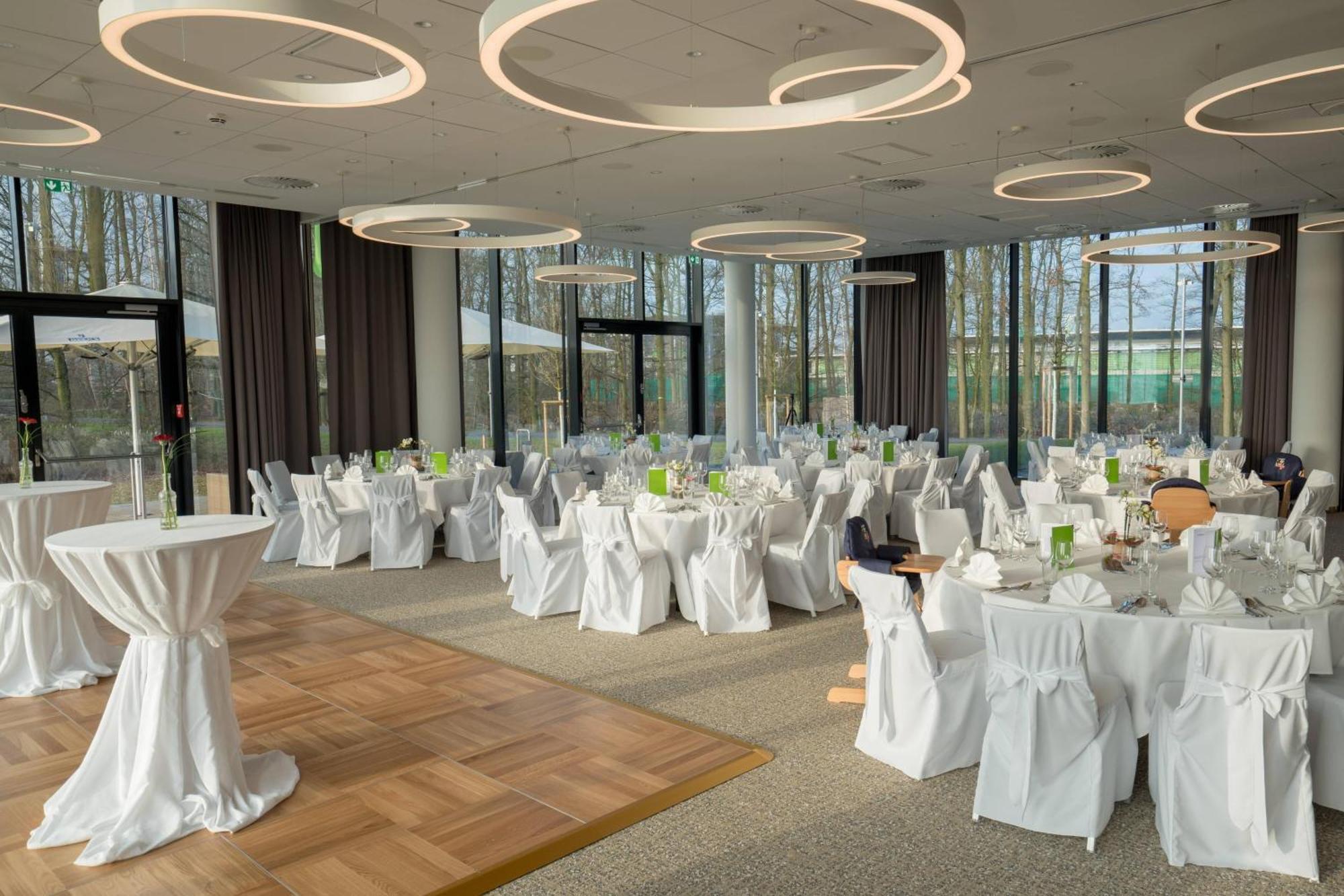 Courtyard By Marriott Wolfsburg Hotel Exterior photo