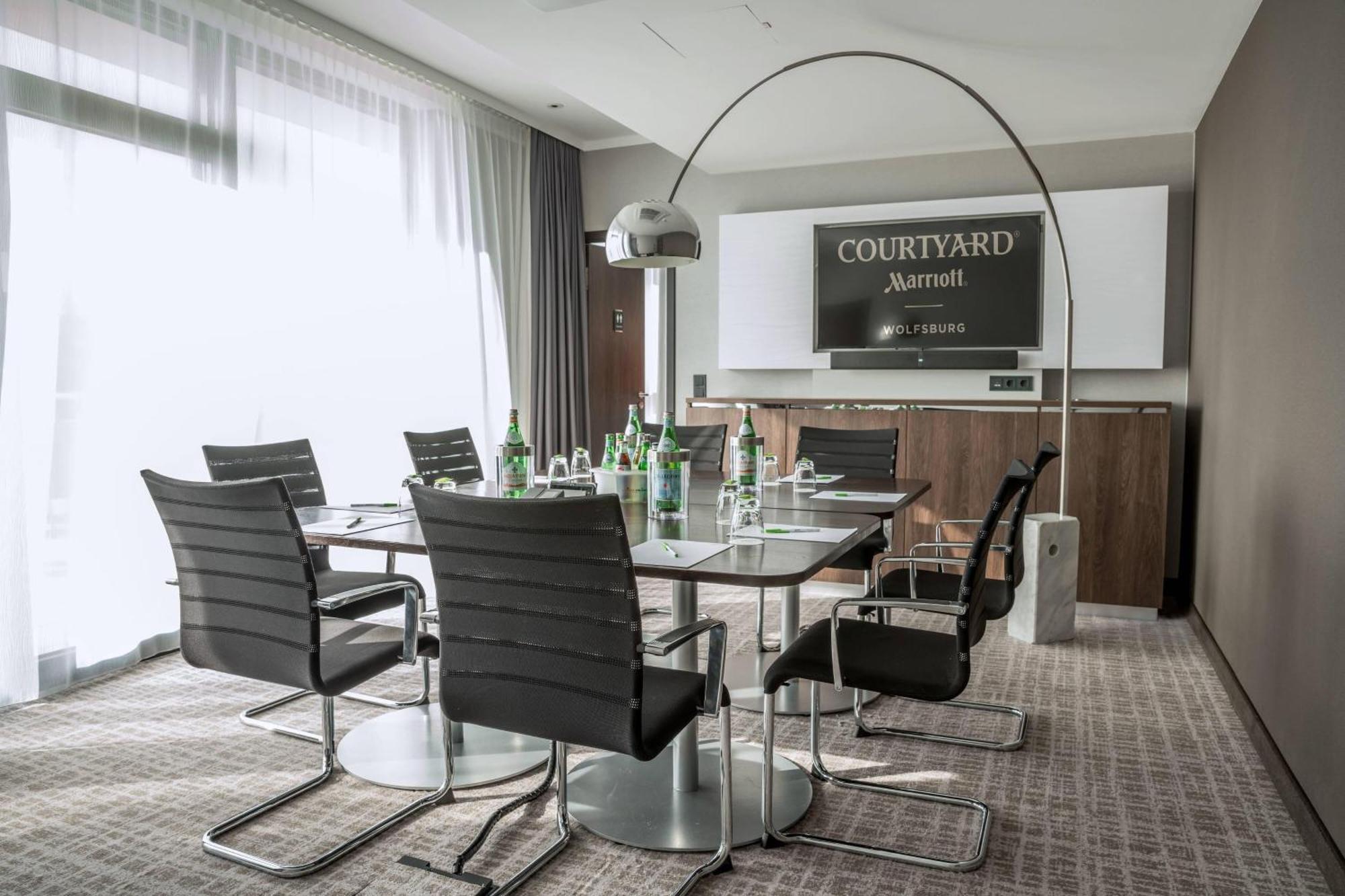 Courtyard By Marriott Wolfsburg Hotel Exterior photo