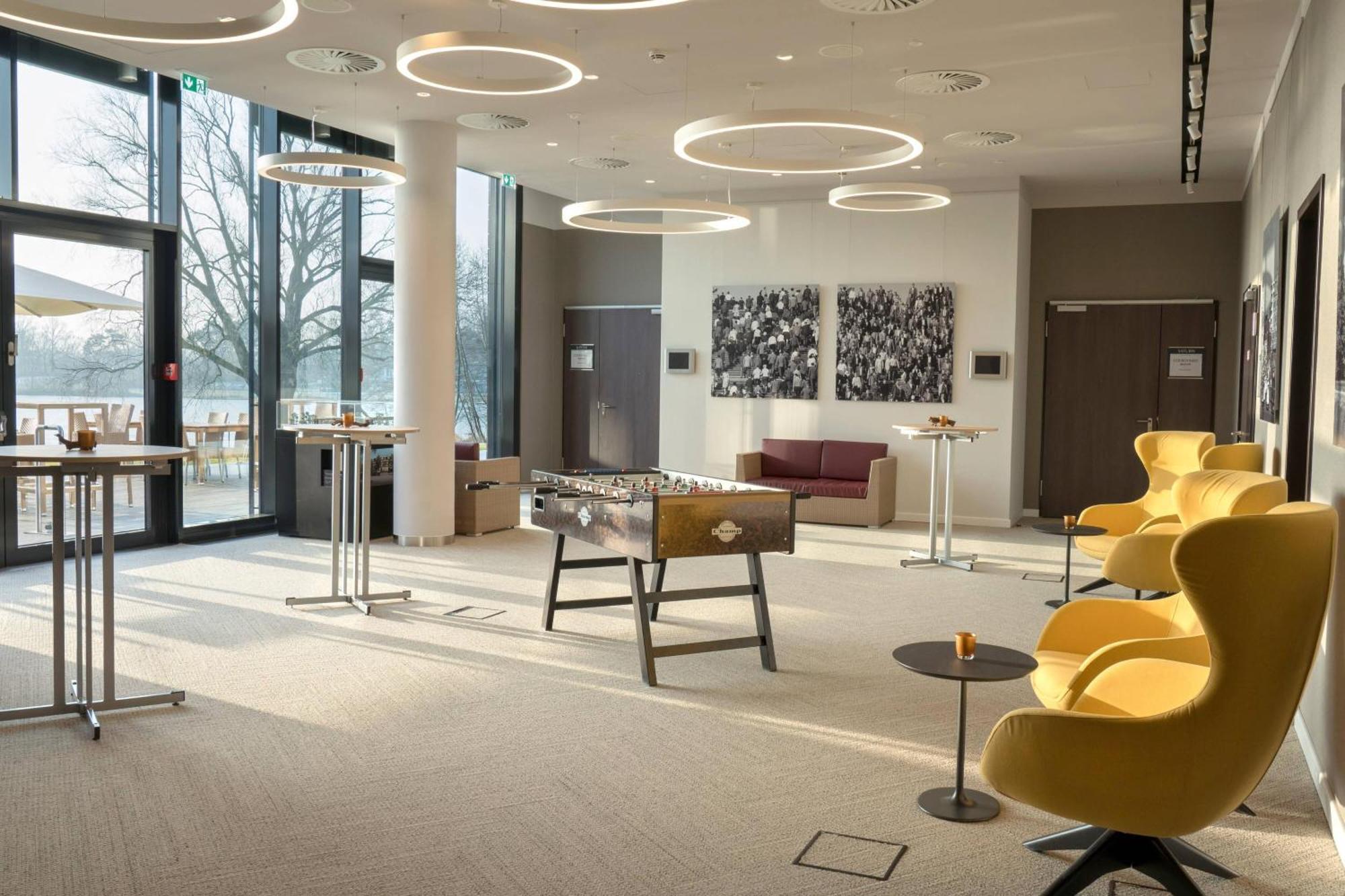 Courtyard By Marriott Wolfsburg Hotel Exterior photo