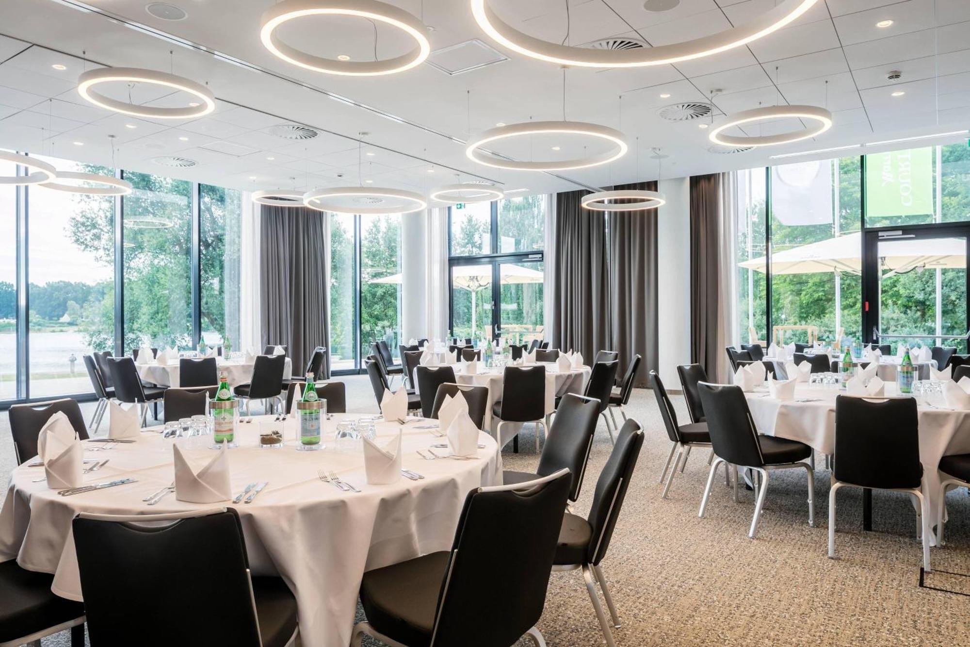 Courtyard By Marriott Wolfsburg Hotel Exterior photo