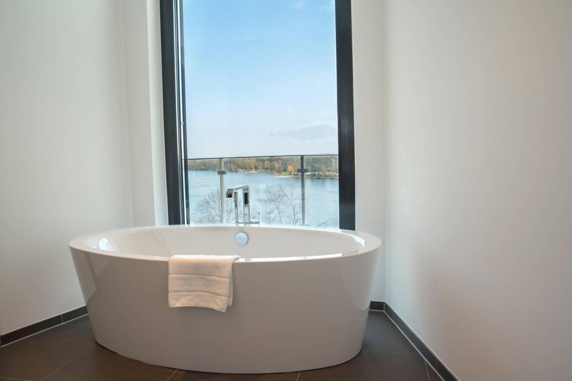 Courtyard By Marriott Wolfsburg Hotel Exterior photo