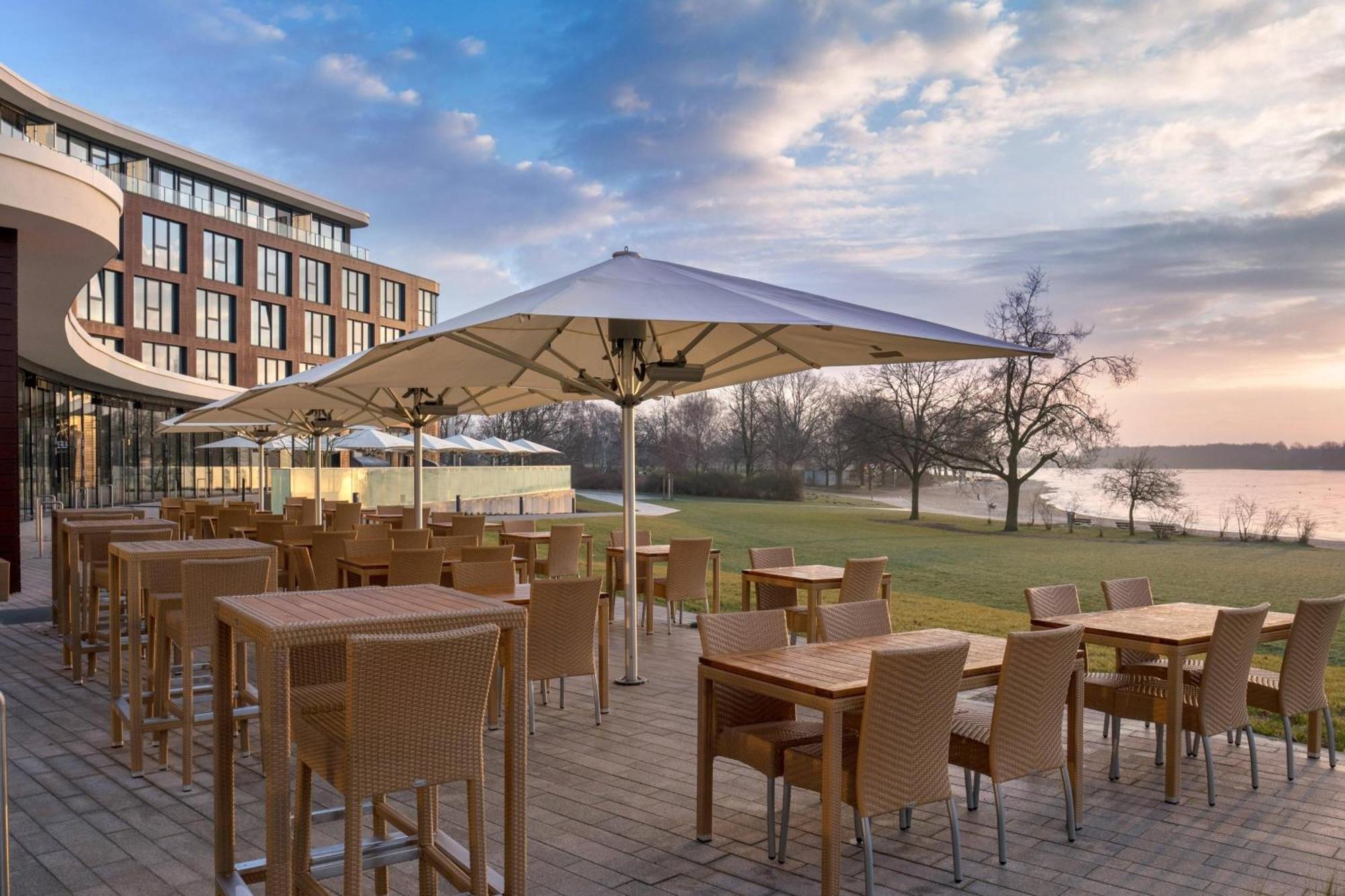 Courtyard By Marriott Wolfsburg Hotel Exterior photo