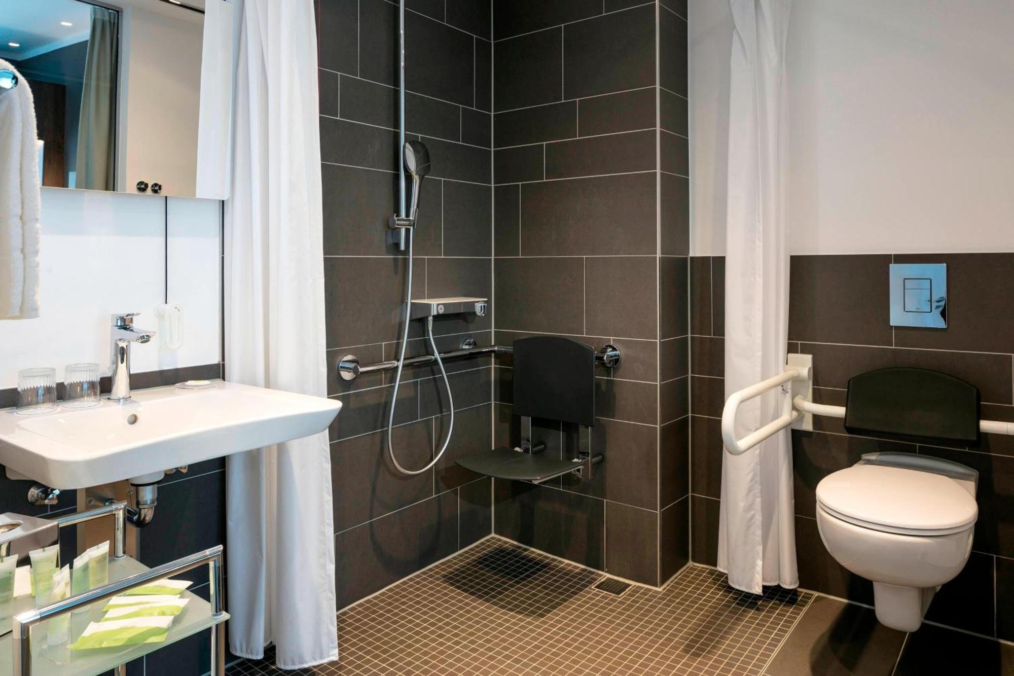 Courtyard By Marriott Wolfsburg Hotel Exterior photo