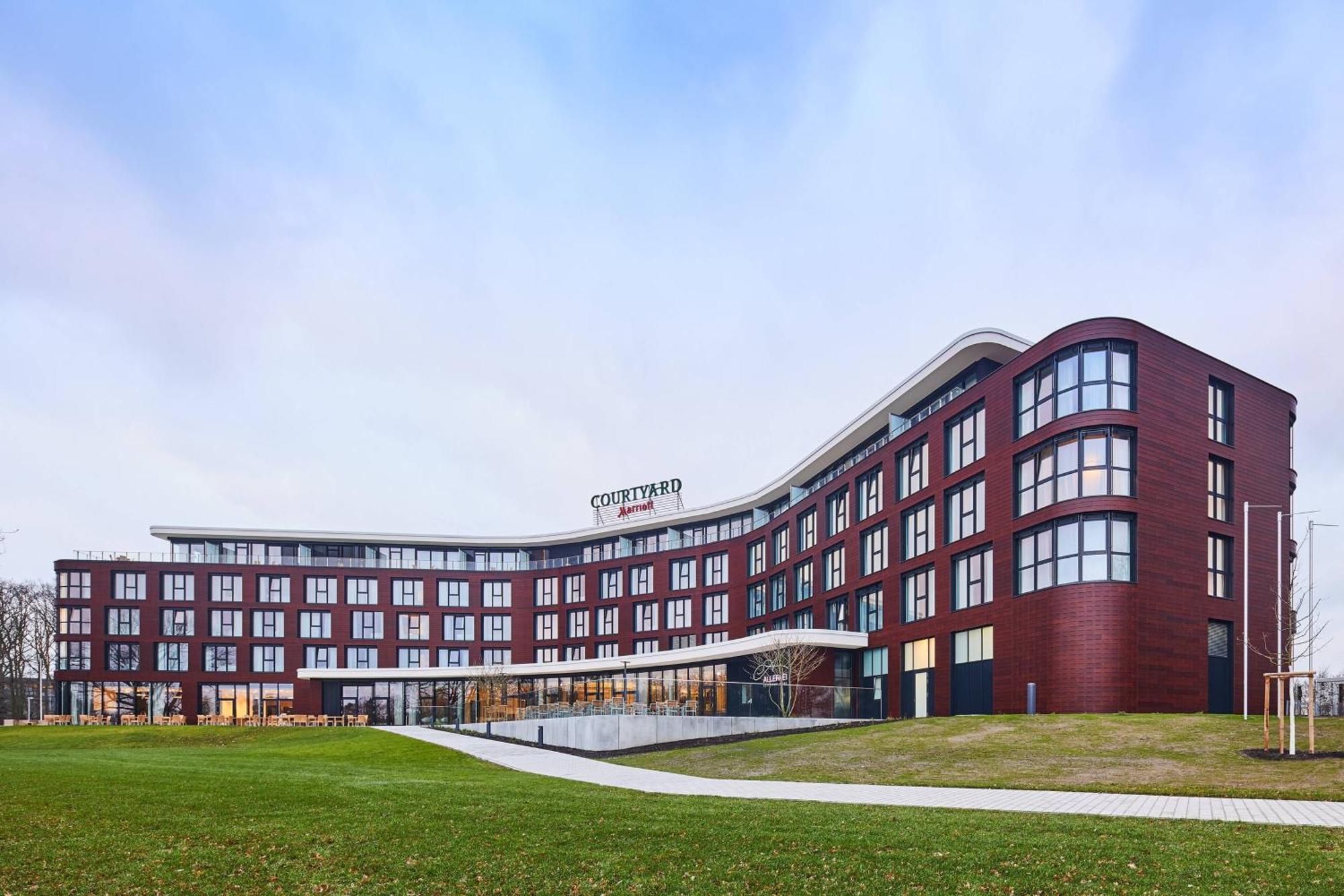 Courtyard By Marriott Wolfsburg Hotel Exterior photo